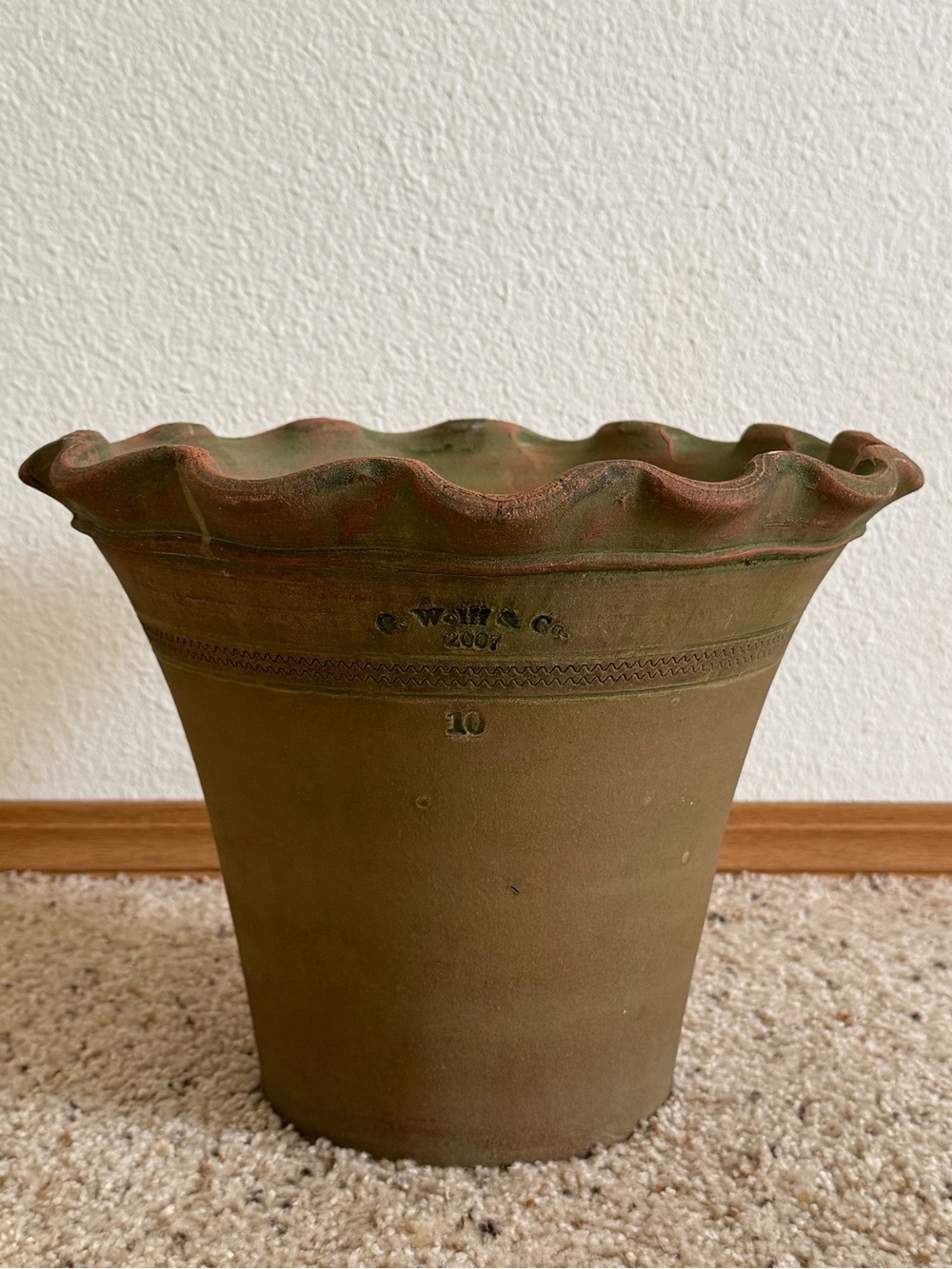 G. Wolff & Co. 2007 #10 Ruffled Edge Planter Flower Pot